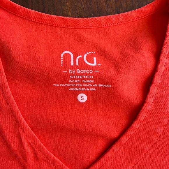 Women’s NRG by Barco scrub set - Picture 4 of 6
